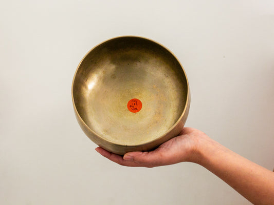 Remuna Singing Bowl - F#3 (182 Hz)