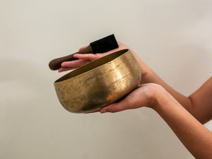 Remuna Singing Bowl - F#3 (187 Hz)