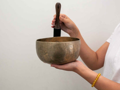 Tara Singing Bowl - Base Note E3 (169 Hz)