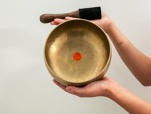 Remuna Singing Bowl - F#3 (187 Hz)