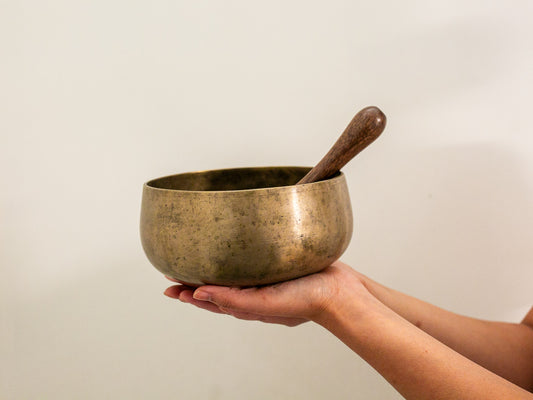 Remuna Singing Bowl - F#3 (183 Hz)