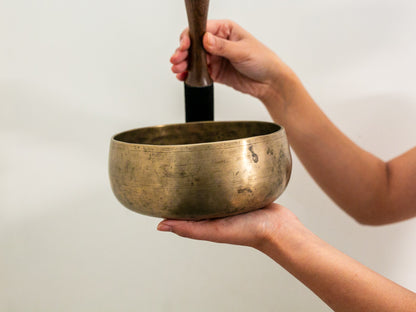 Remuna Singing Bowl - G#3 (211 Hz)