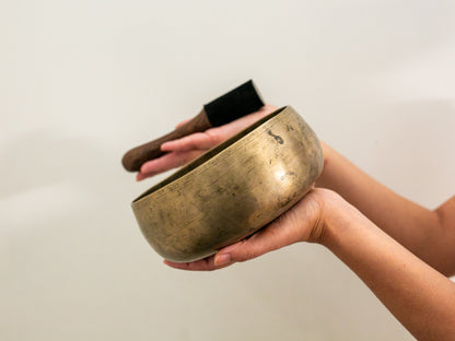 Remuna Singing Bowl - G#3 (211 Hz)