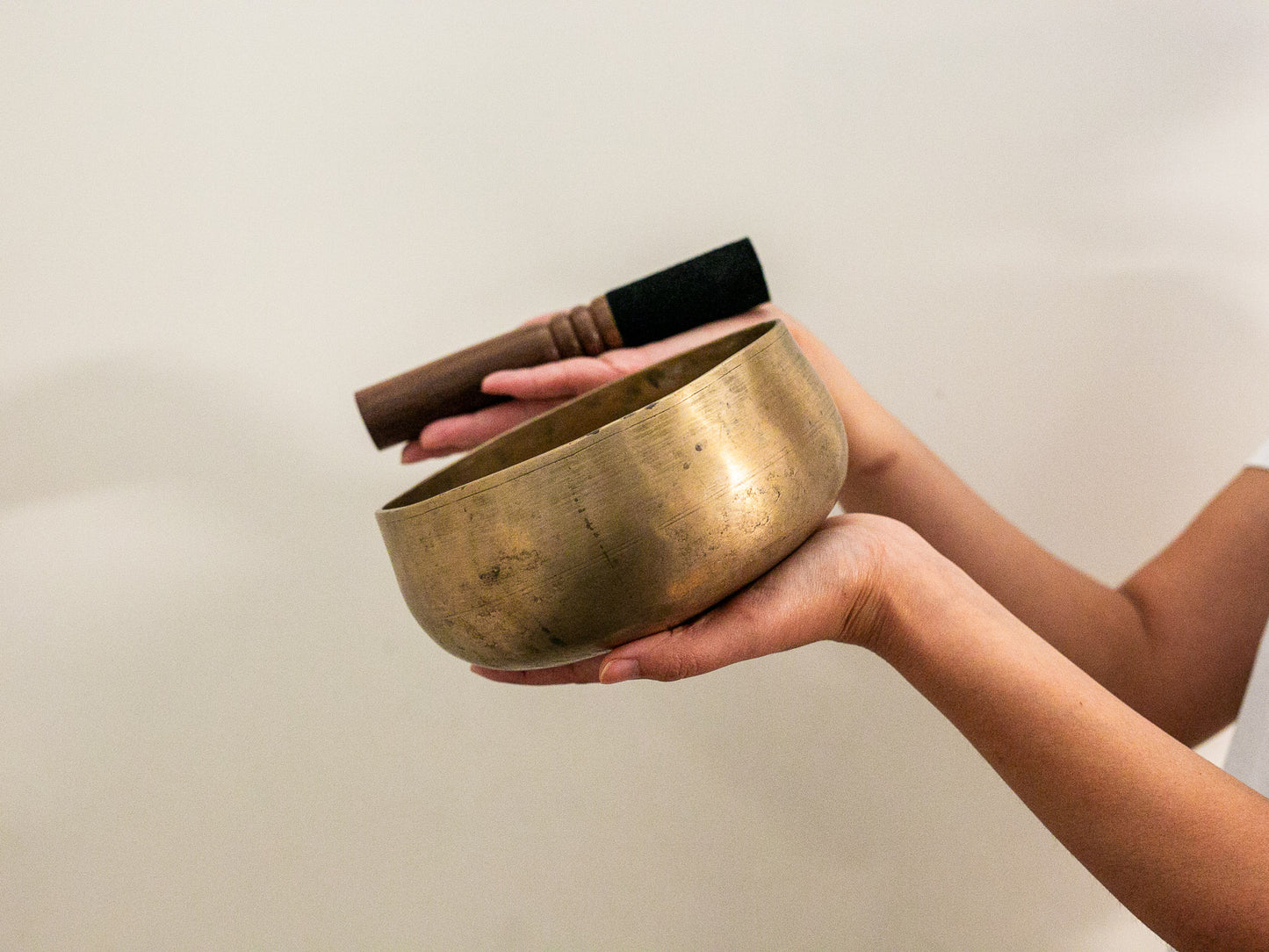 Remuna Singing Bowl - G#3 (209 Hz)