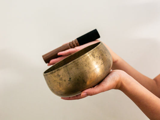 Remuna Singing Bowl - F#3 (185 Hz)