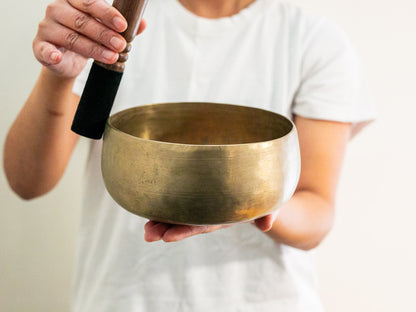 Remuna Singing Bowl - F#3 (184 Hz)