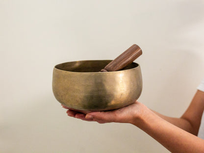 Remuna Singing Bowl - F#3 (184 Hz)