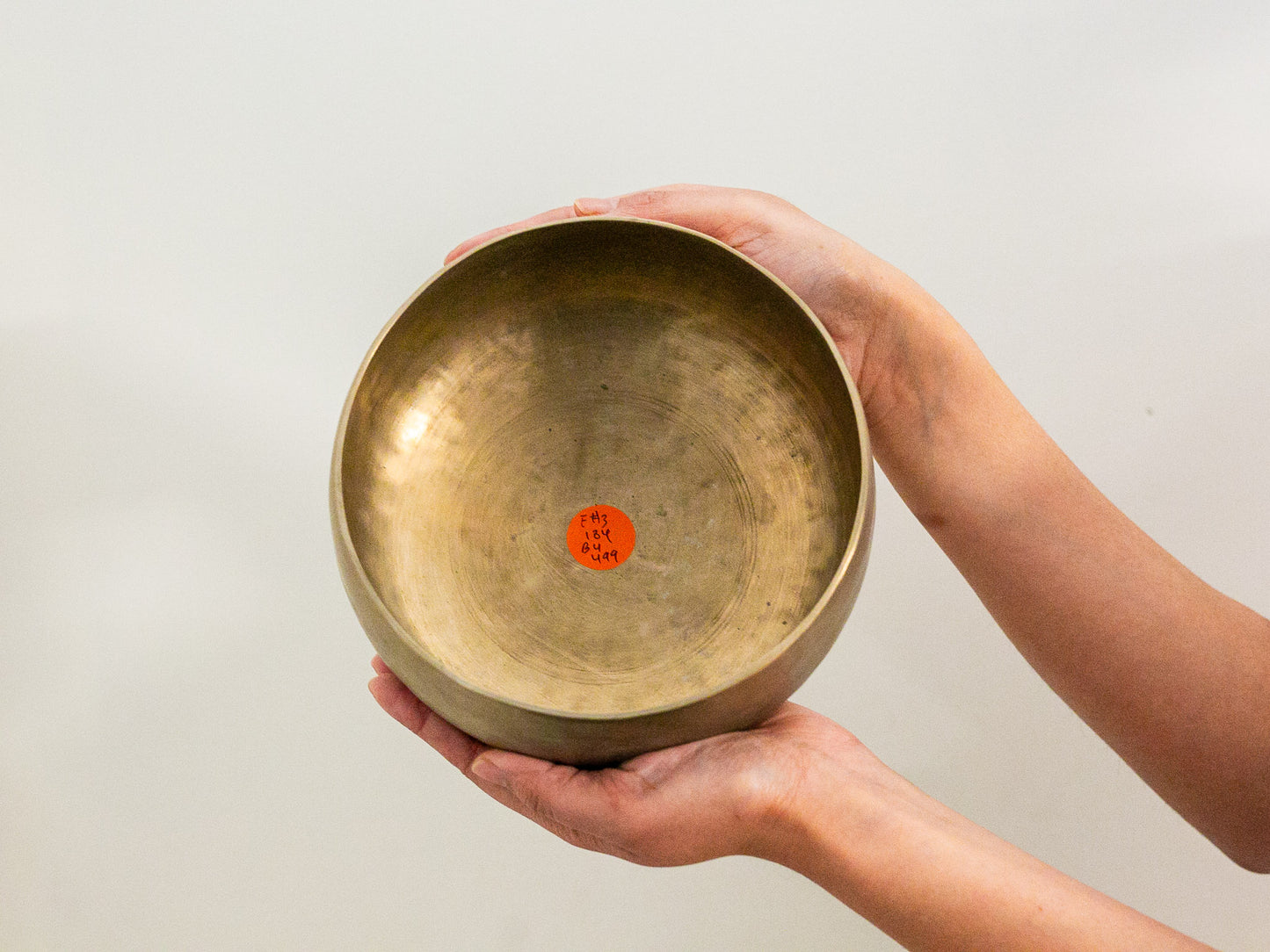 Remuna Singing Bowl - F#3 (184 Hz)