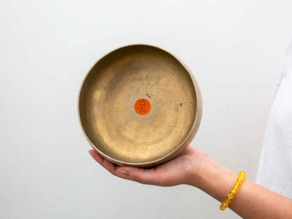 Remuna Singing Bowl - G#3 (208 Hz)