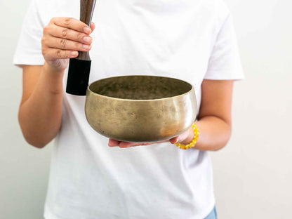 Remuna Singing Bowl - F#3 (182 Hz)