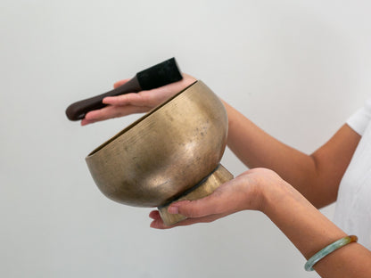 Pedestal Singing Bowl - Base Note C4 266 Hz