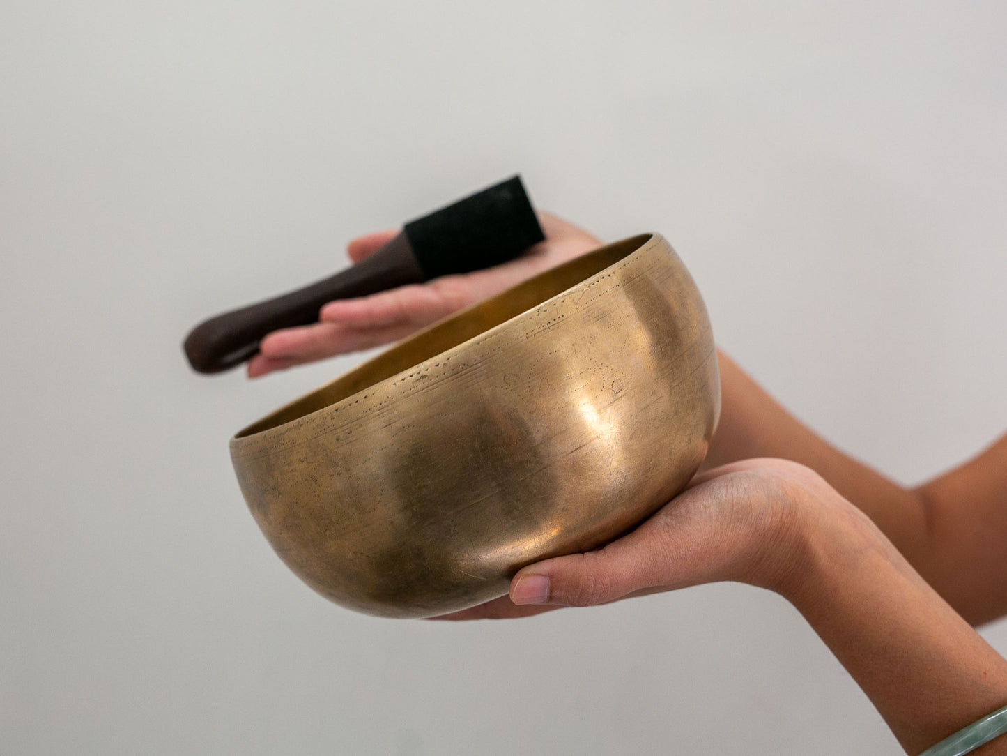 Tara Singing Bowl (thick rim) - Base Note G3 (196 Hz)