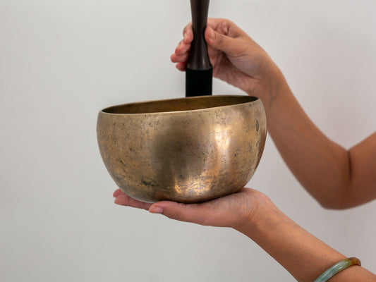 Tara Singing Bowl (thick rim) - Base Note G#3 (210 Hz)