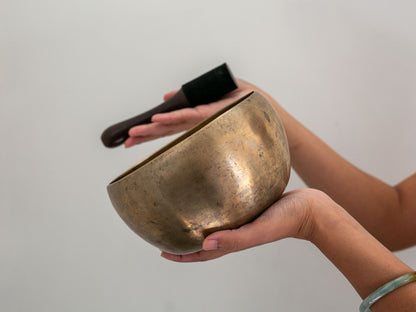 Tara Singing Bowl (thick rim) - Base Note G#3 (210 Hz)