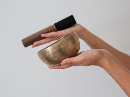 Small Tara Singing Bowl - Base Note F4 (340 Hz)