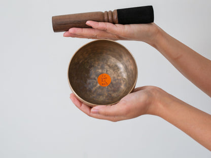 Small Tara Singing Bowl - Base Note F4 (340 Hz)