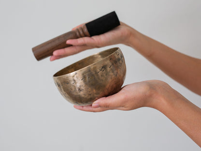 Small Tara Singing Bowl - Base Note C4 (265 Hz)