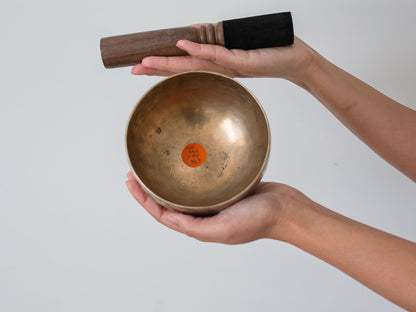 Small Tara Singing Bowl - Base Note C4 (265 Hz)