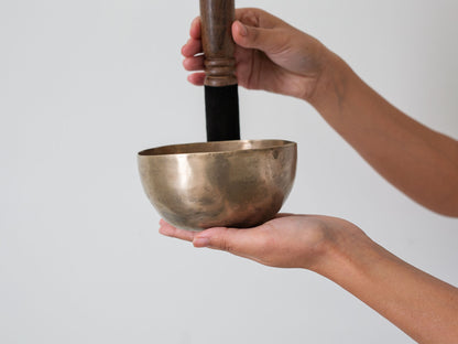 Small Tara Singing Bowl - Base Note D#4 (317 Hz)
