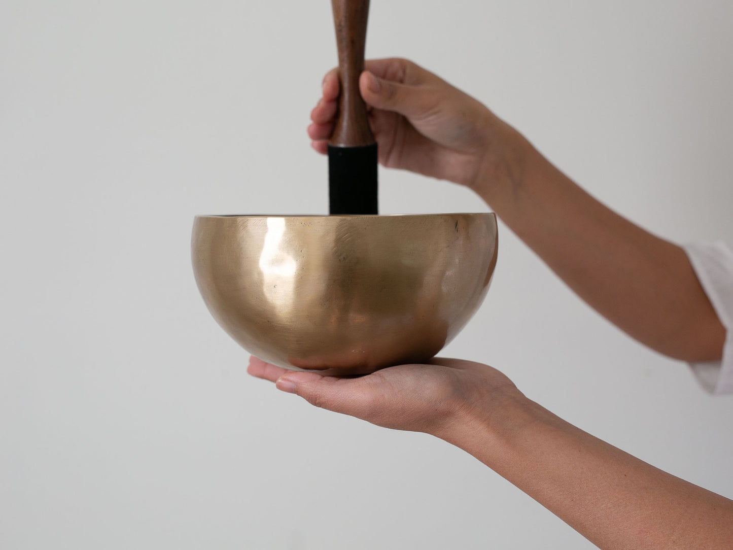 Hand Hammered Moon Singing Bowl - Base Note E3 128 Hz