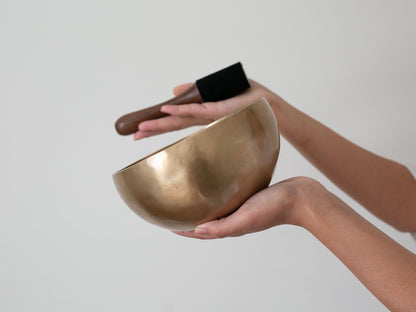 Hand Hammered Moon Singing Bowl - Base Note E3 128 Hz