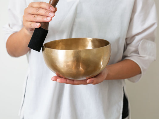 Hand Hammered Singing Bowl - Base Note E3 128