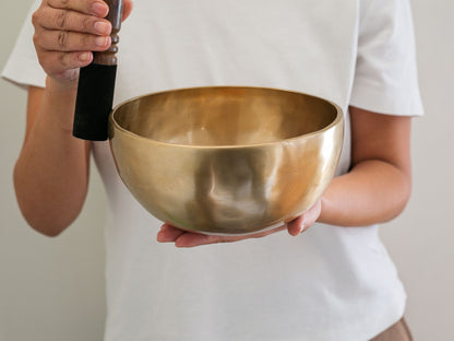 Hand Hammered Singing Bowl - Base Note G#3 209 Hz