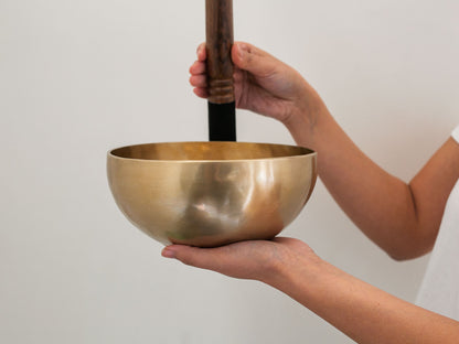 Hand Hammered Singing Bowl - Base Note G#3 208 Hz