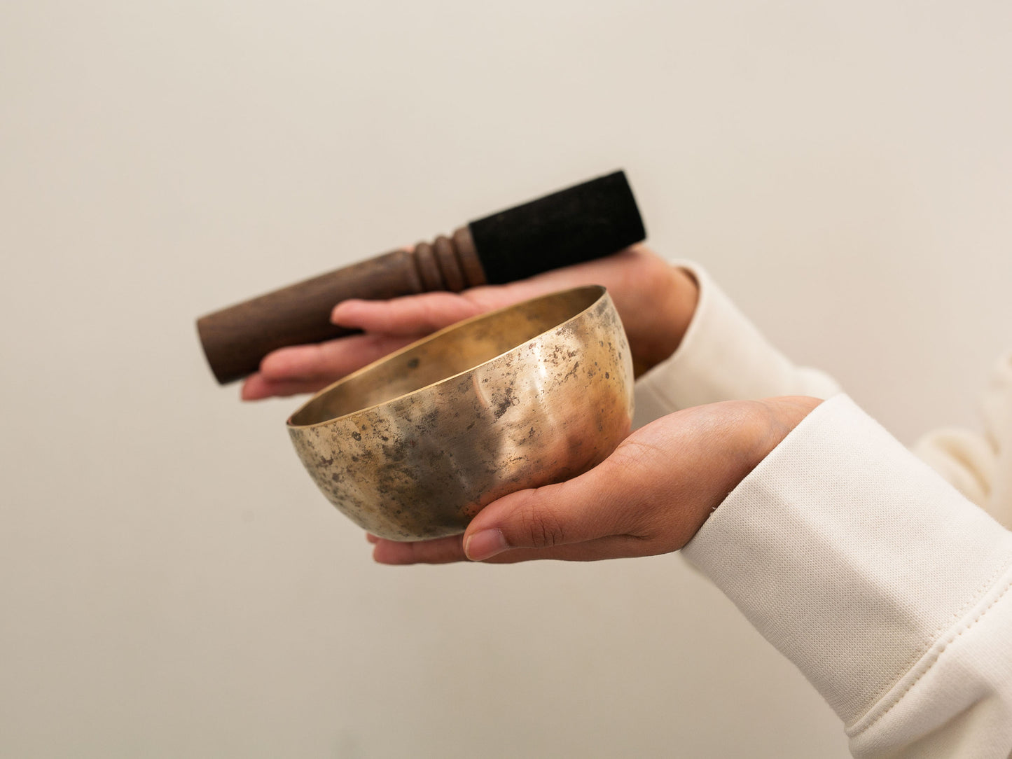 Small Tara Singing Bowl - Base Note F4 (352 Hz)