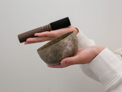 Small Tara Singing Bowl - Base Note E4 (336Hz)