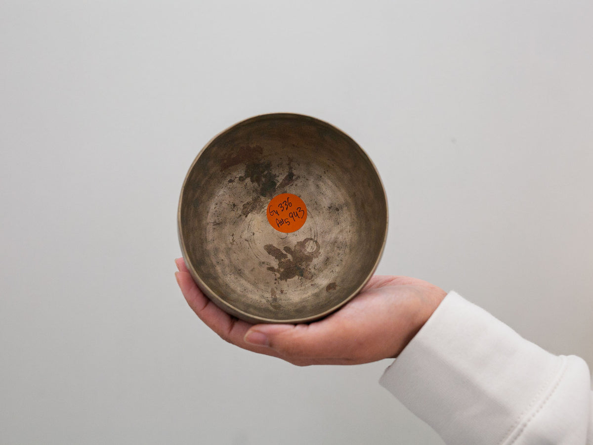 Small Tara Singing Bowl - Base Note E4 (336Hz)