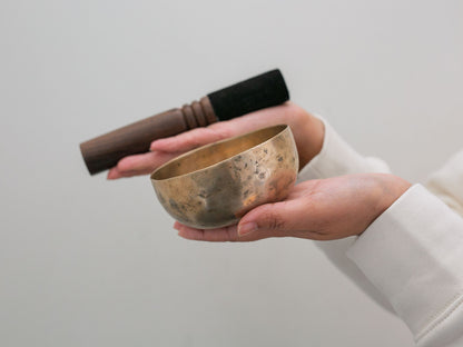 Small Tara Singing Bowl - Base Note F4 (351Hz)