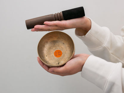 Small Tara Singing Bowl - Base Note F4 (351Hz)