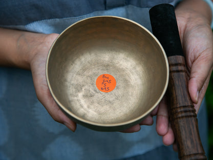 Small Old 'Tara' Singing Bowl - Base Note B4 (245 Hz)