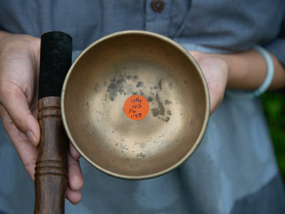 Small Old 'Tara' Singing Bowl - Base Note G#4 (413 Hz)