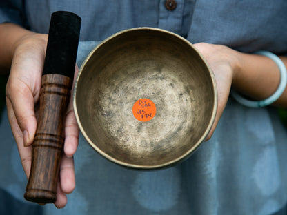 Small Old 'Tara' Singing Bowl - Base Note D4 (286 Hz)