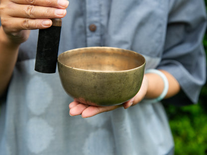 Small Old 'Tara' Singing Bowl - Base Note B3 (253 Hz)