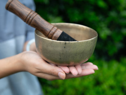 Small Old 'Tara' Singing Bowl - Base Note B3 (253 Hz)