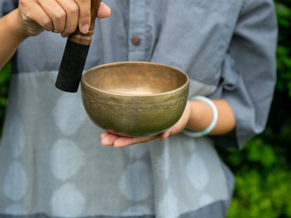 Small Old 'Tara' Singing Bowl - Base Note D4 (285 Hz)