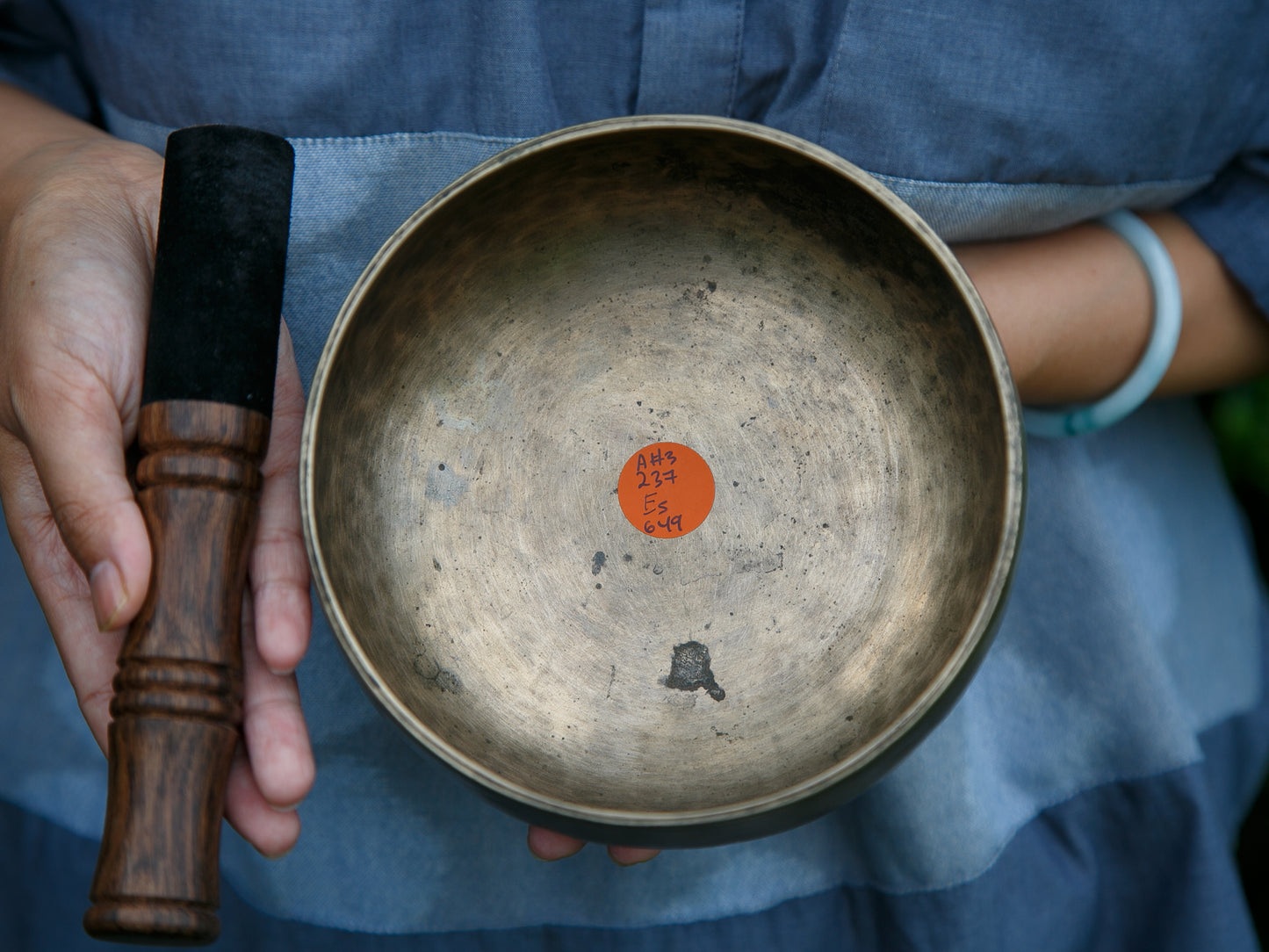 Remuna Singing Bowl - Base note A#3 (237 Hz)