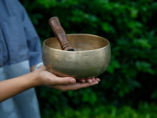 Remuna Singing Bowl - Base note D#3 (157 Hz)