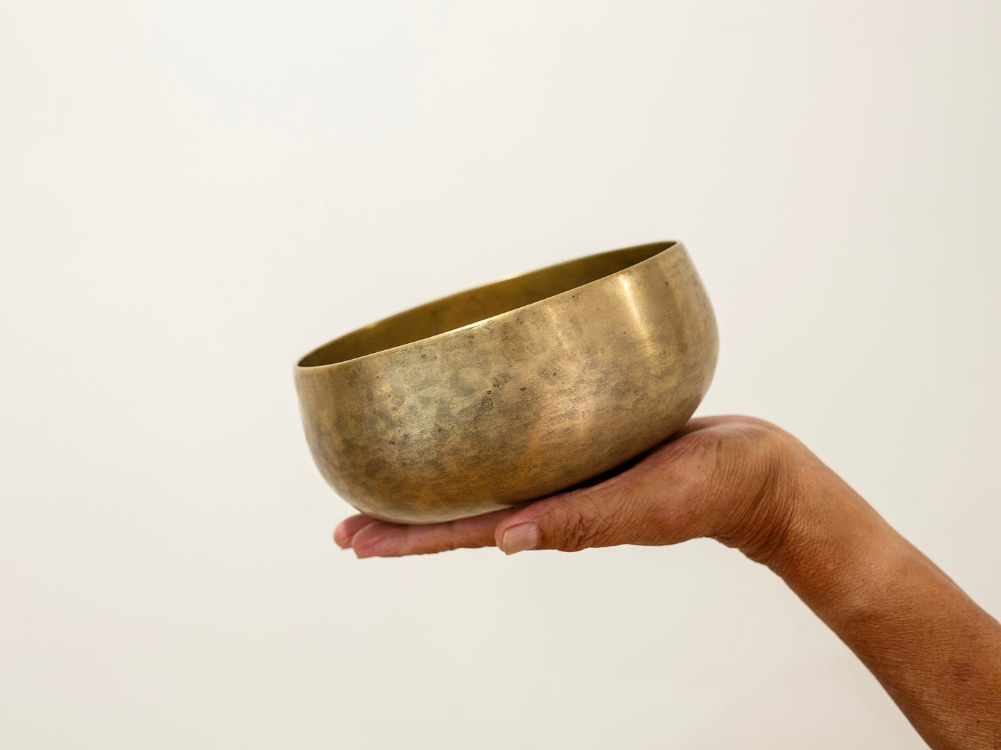 Remuna Singing Bowl - F#3 (189 Hz)