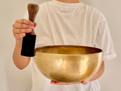 Hand Hammered Singing Bowl - Base Note D#3 159 Hz