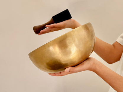Hand Hammered Singing Bowl - Base Note D#3 159 Hz