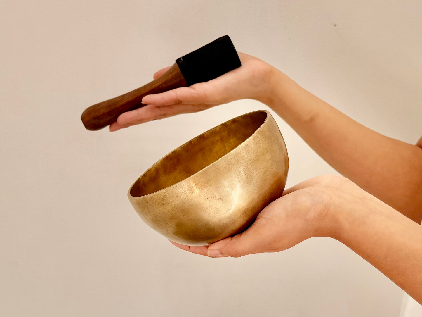 Hand Hammered Singing Bowl - Base Note F4 359