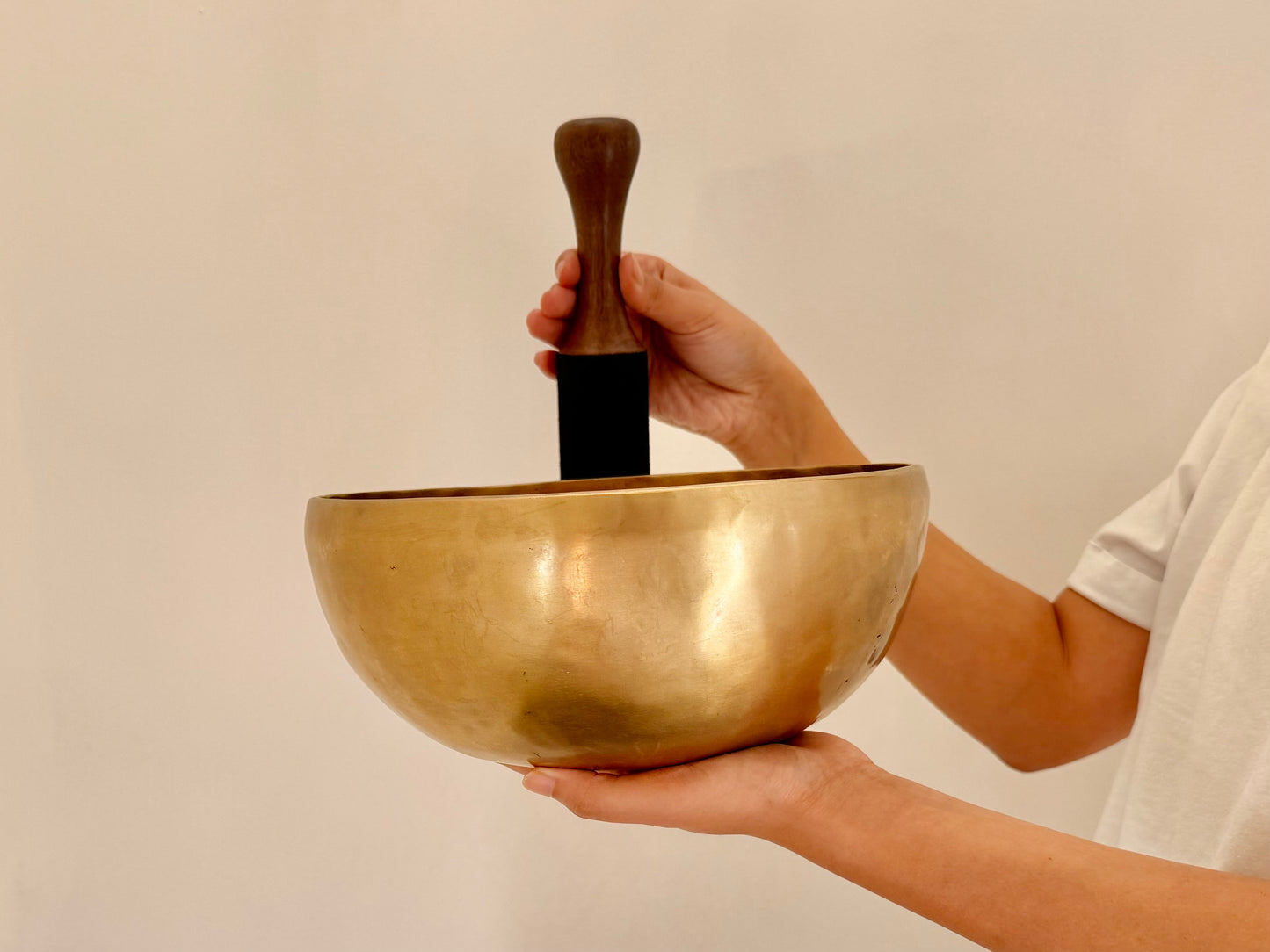 Hand Hammered Singing Bowl - Base Note D#3 159 Hz