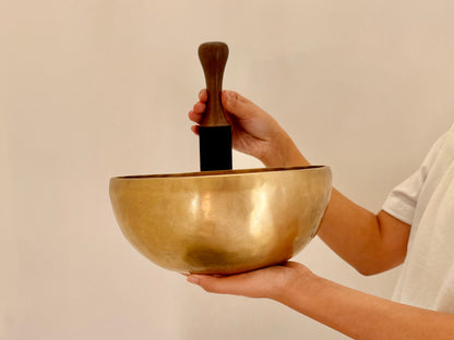 Hand Hammered Singing Bowl - Base Note D#3 159 Hz