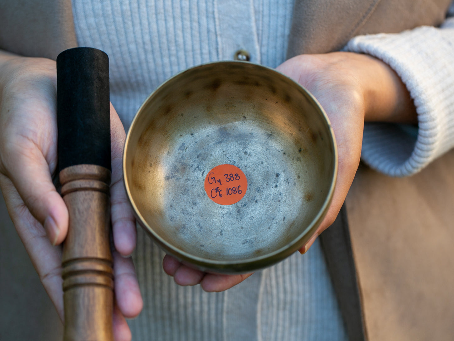 Small Old 'Tara' Singing Bowl - Base Note G4 (388 Hz)