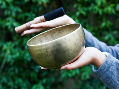 Old 'Tara' Singing Bowl - Base Note E3 (168 Hz)