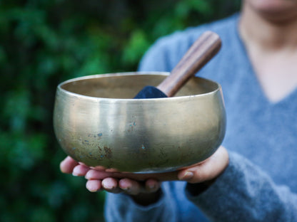 Remuna Singing Bowl - Base note G#3 (204 Hz)